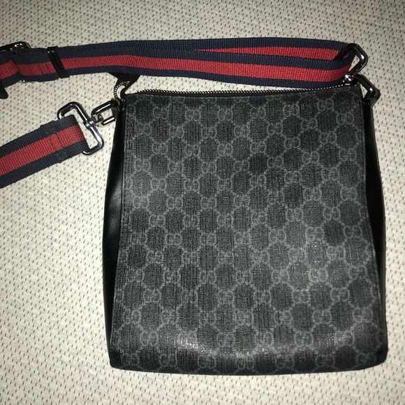 Men’s Gucci side bag used like new - Picture 6 of 6